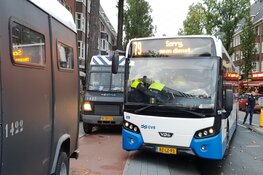 Politie voorkomt confrontatie Ajax- en Groningen-fans: 90 uitsupporters gearresteerd