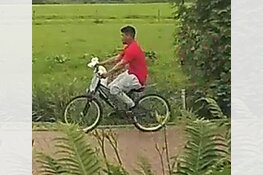 Gezocht: Inbreker op de fiets steelt gouden sieraden en bankpassen