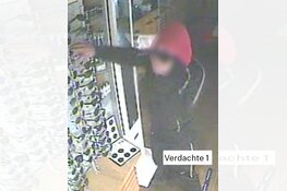 Wie herkent deze vier verdachten van ongeregeldheden op de Grote Markt in Groningen?