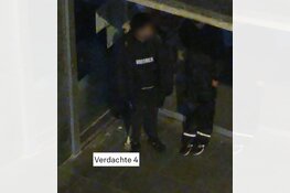 Wie herkent deze vier verdachten van ongeregeldheden op de Grote Markt in Groningen?