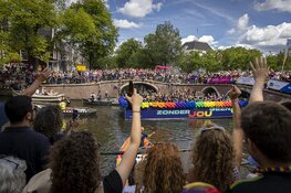 Canal Parade Pride Amsterdam in volle gang (fotoalbum)
