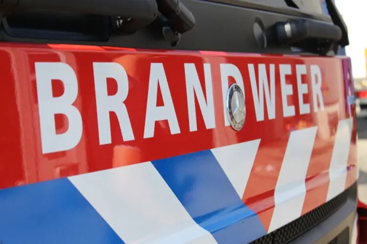 Leegstaand gebouw compleet verwoest door brand