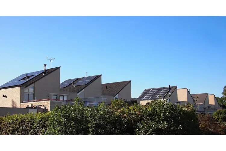 Zonnepanelen op je dak? In Groningen gaat je rekening met 304 euro omhoog